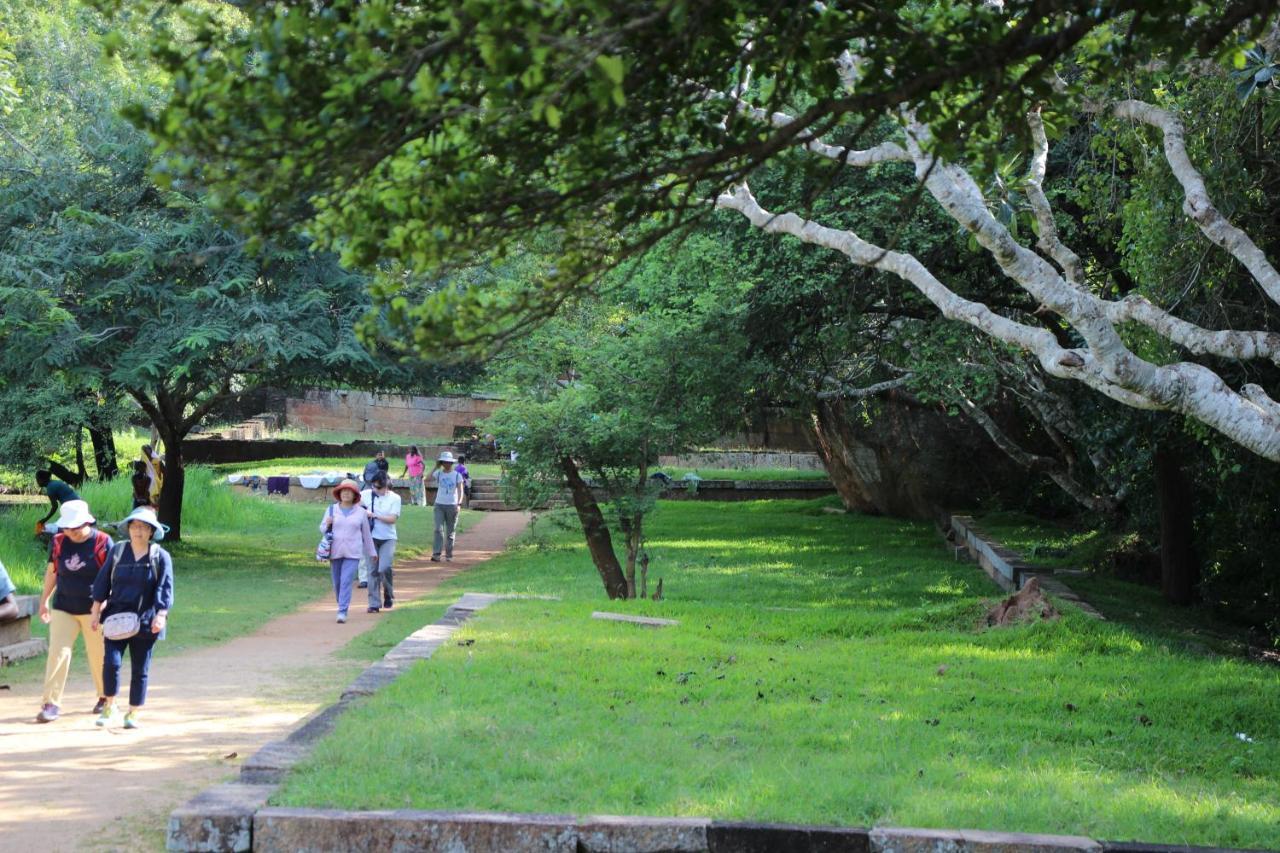 Miheen Hotel & Resort - Anuradhapura Mihintale Esterno foto