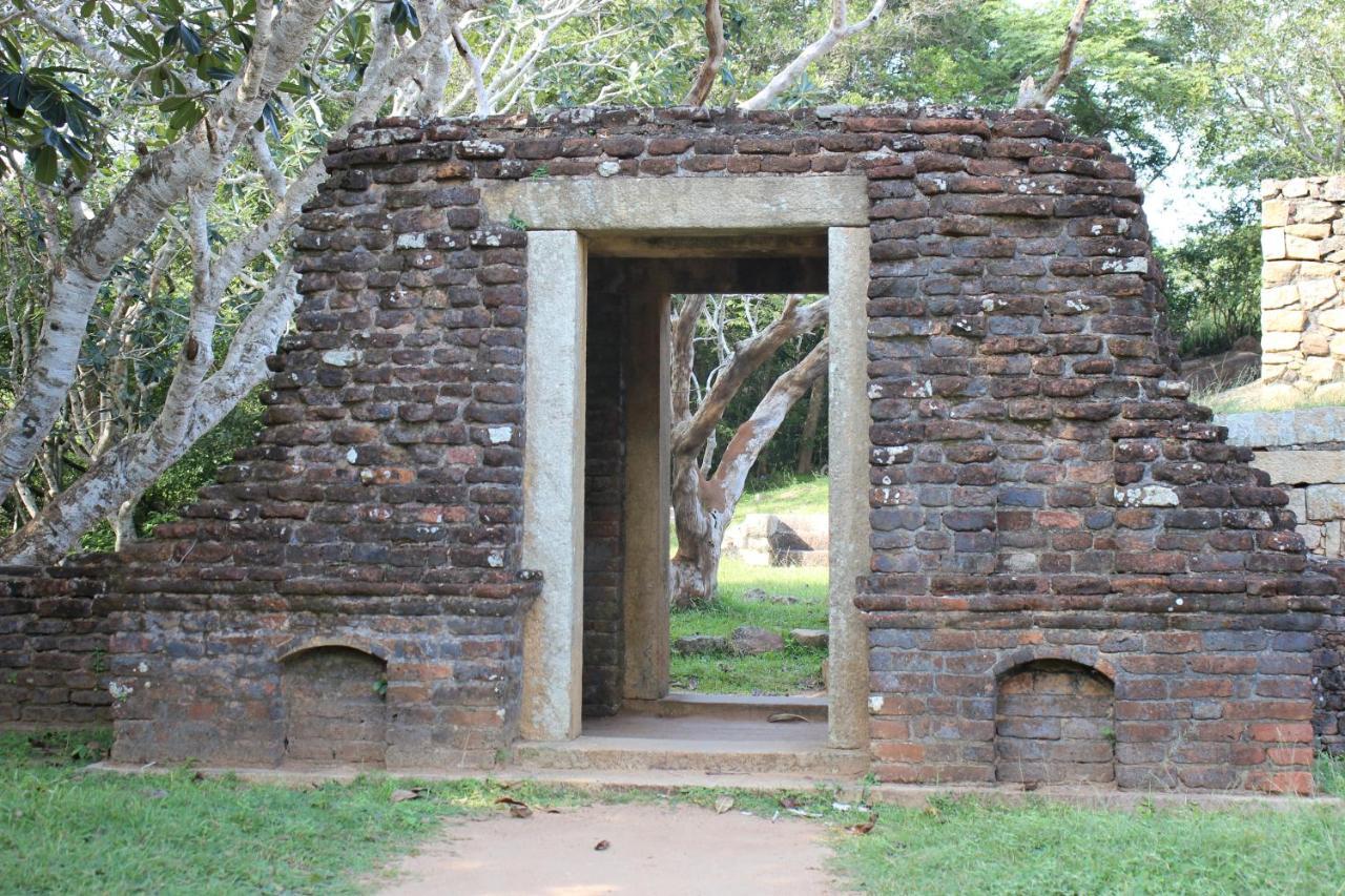 Miheen Hotel & Resort - Anuradhapura Mihintale Esterno foto